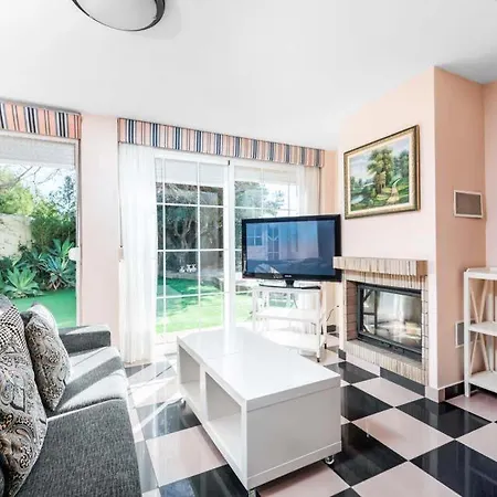 Villa Sleeps 8 With Pool Air Con And Wifi Calpe