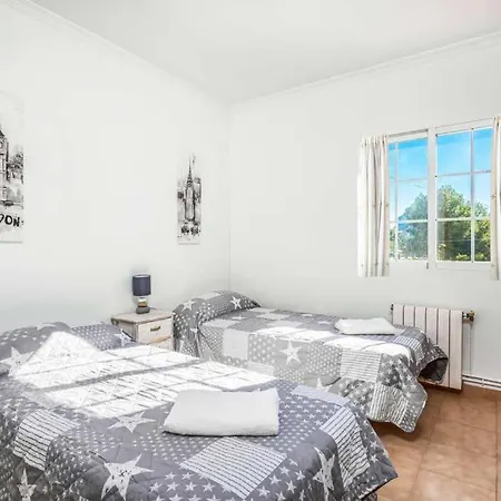 Sleeps 8 With Pool Air Con And Wifi Villa