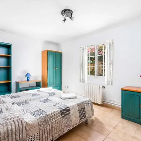Sleeps 8 With Pool Air Con And Wifi Villa