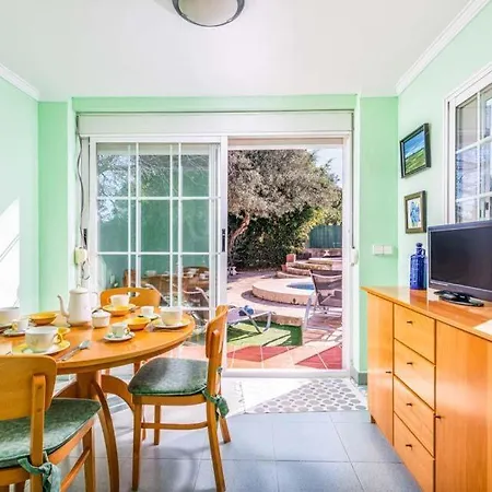 Sleeps 8 With Pool Air Con And Wifi * Calpe